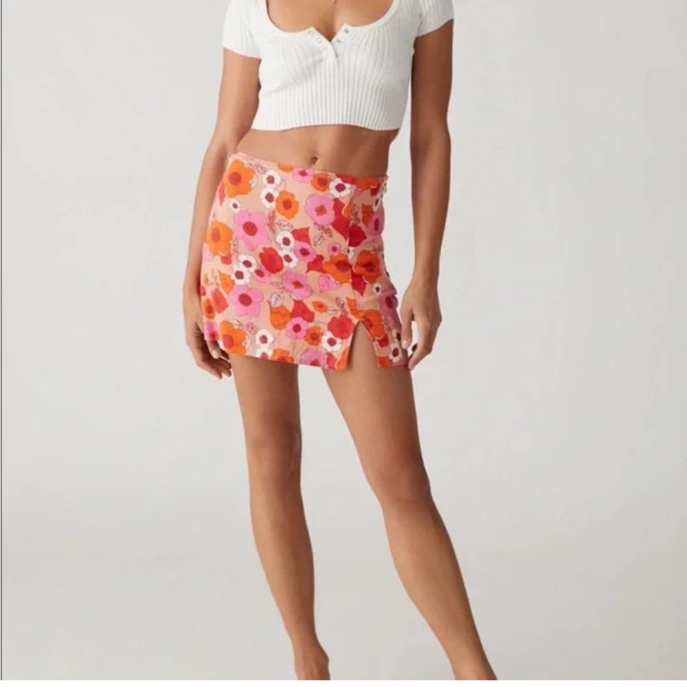 Urban Outfitters Rosie Notched Mini Floral Skirt Size M NWT